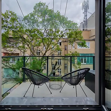 Cozy With Balcony In Very Close To Main Market Square By Renters Apartamento